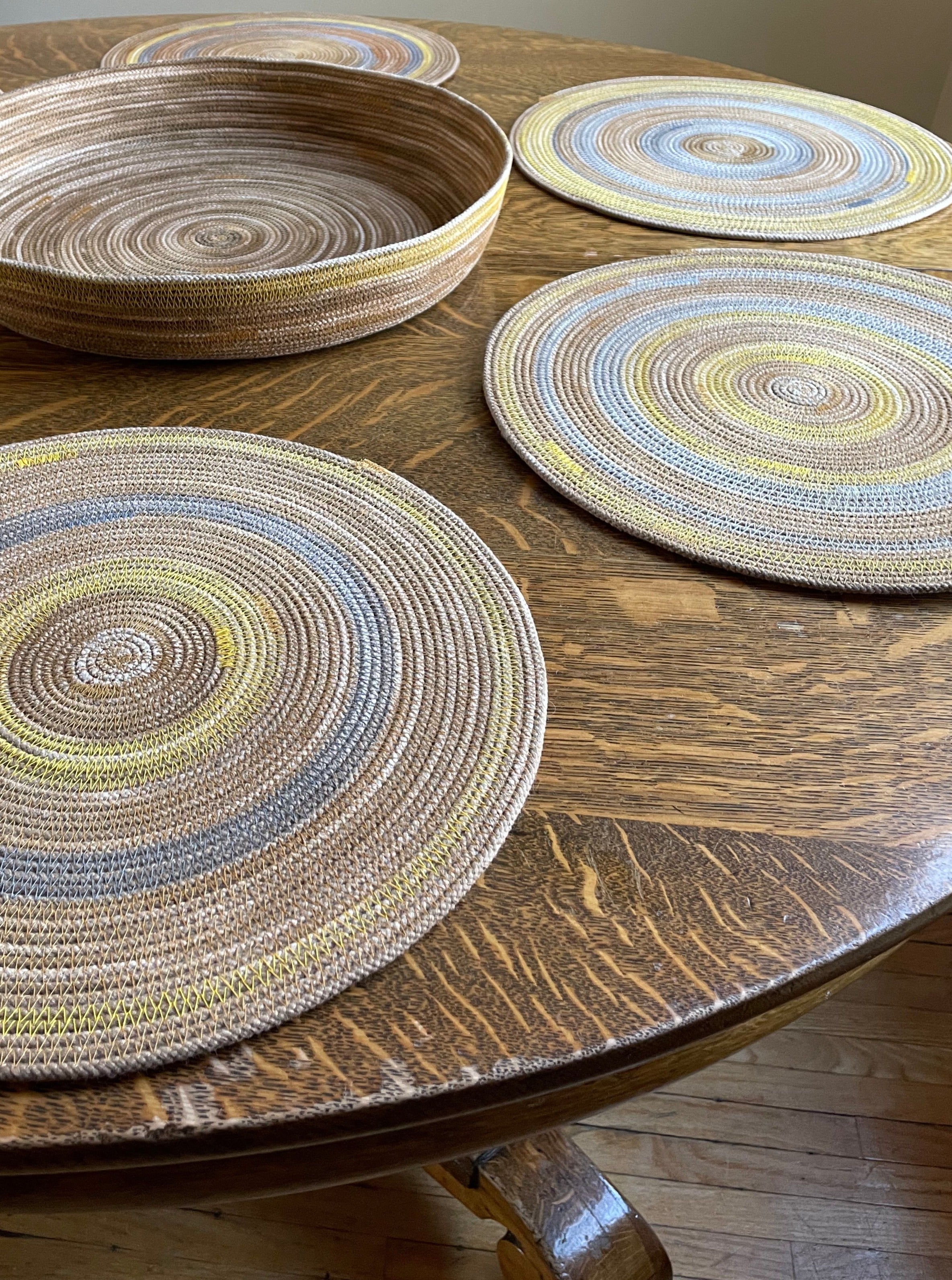 4 Placemats with Matching Platter
