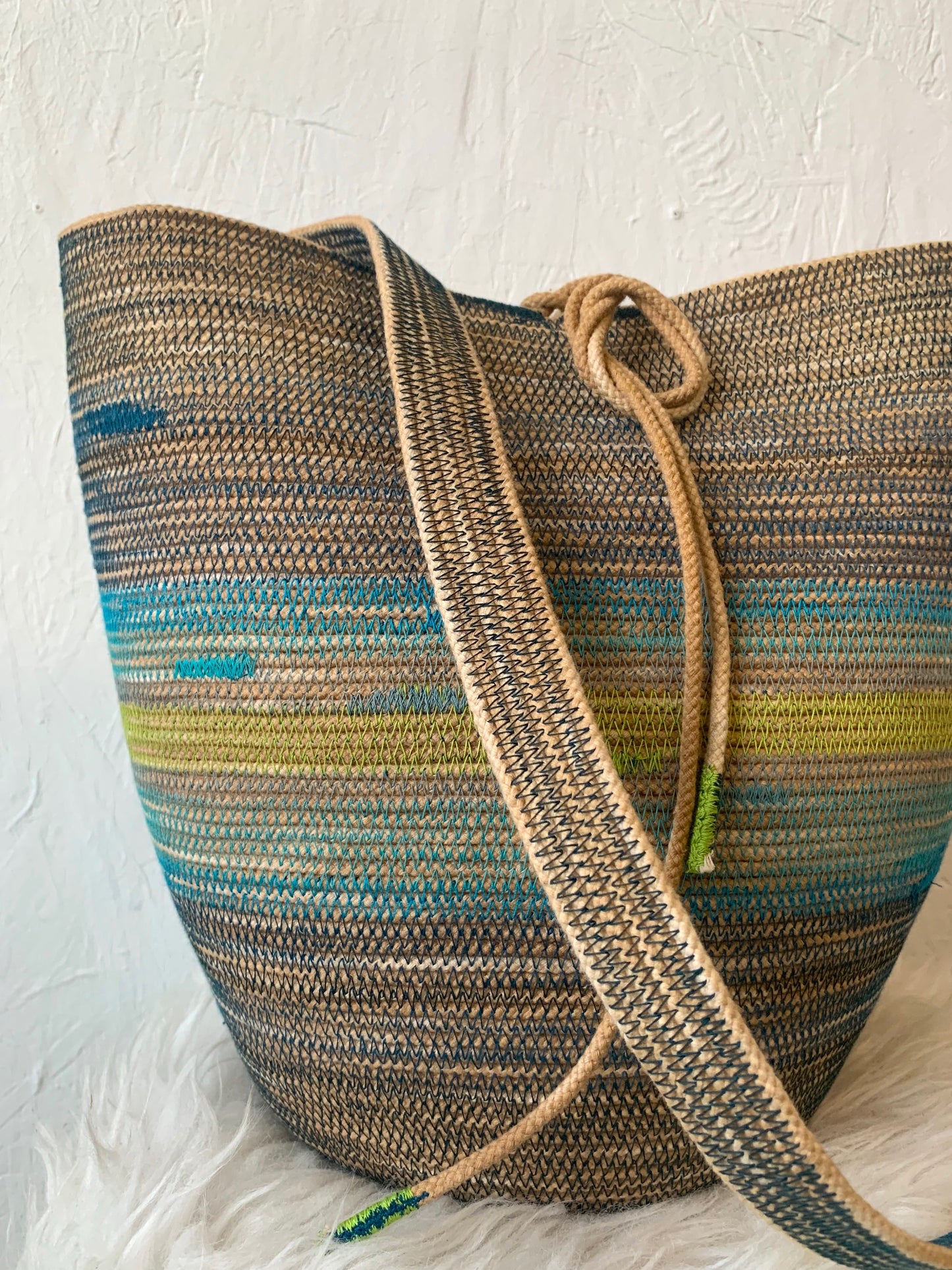 Aquaessence Foraging Basket