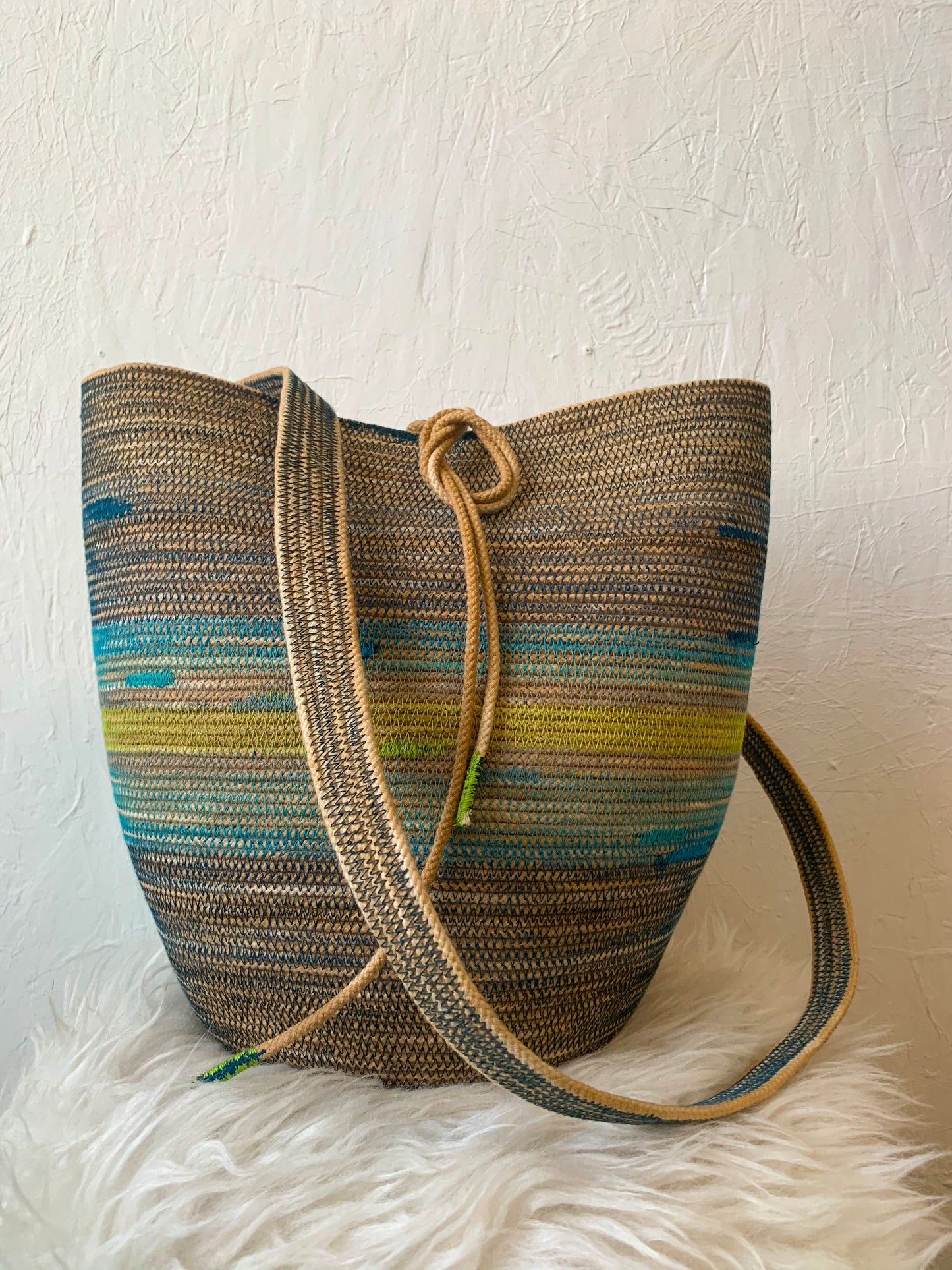Aquaessence Foraging Basket